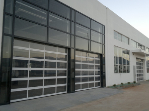 BMW宝马汽车•大理宝远4S店提升门
