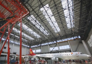 昆明航空职业学院超大型电动提升门