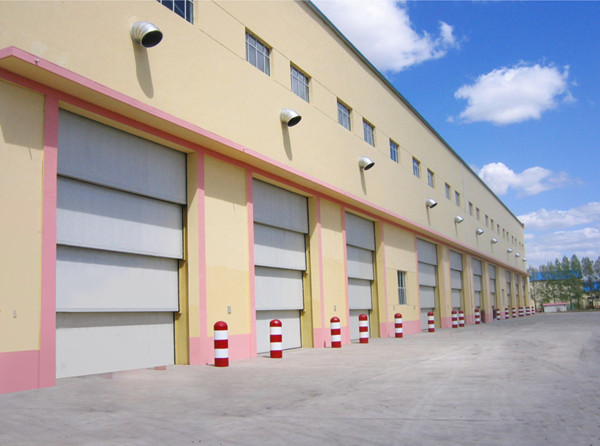 昆明明和分段提升门.jpg 昆明明和分段提升门.jpg